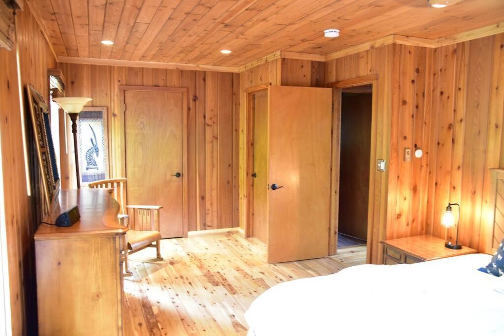 Quiet And Comfy 3Bed/2Bath - Chalet With Hot Tub. Cedar Buitenkant foto