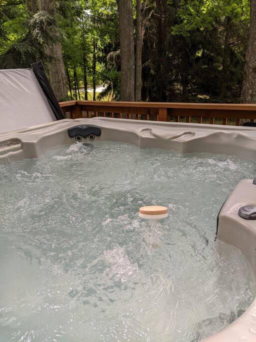 Quiet And Comfy 3Bed/2Bath - Chalet With Hot Tub. Cedar Buitenkant foto