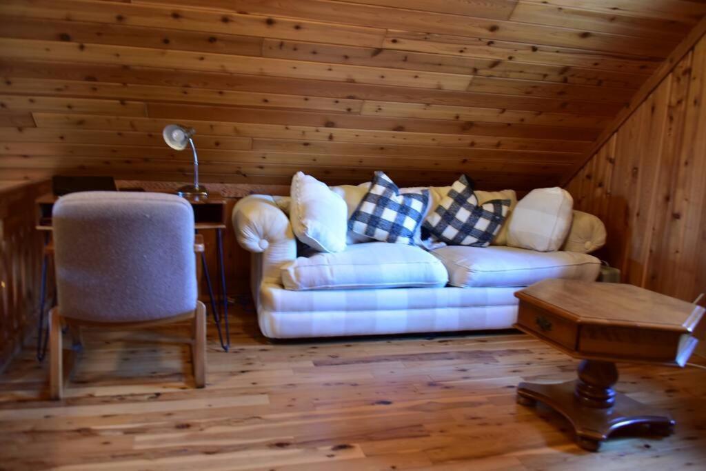Quiet And Comfy 3Bed/2Bath - Chalet With Hot Tub. Cedar Buitenkant foto