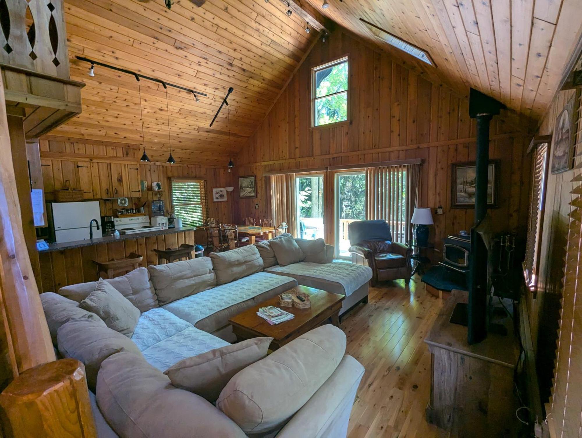 Quiet And Comfy 3Bed/2Bath - Chalet With Hot Tub. Cedar Buitenkant foto